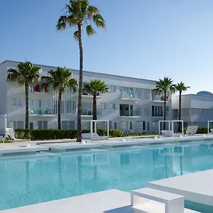 4* Rezort So White